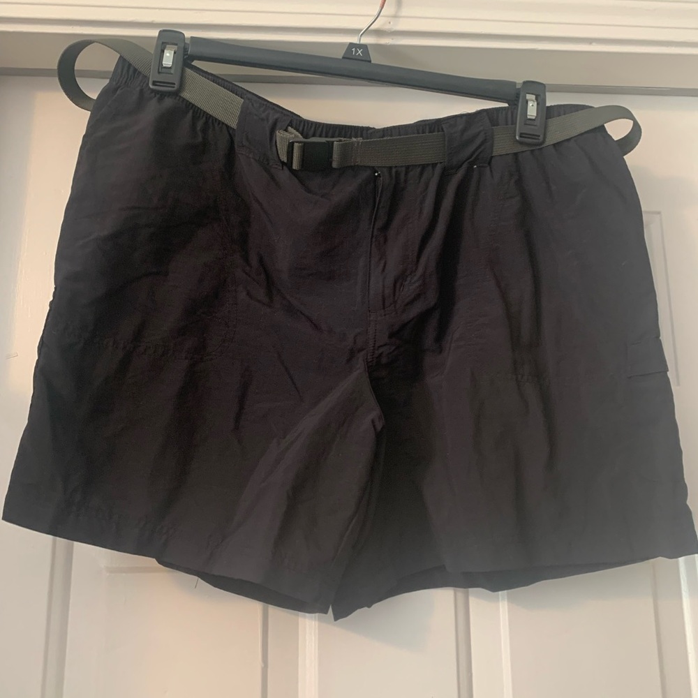 Columbia women’s size XL belted athletic shorts